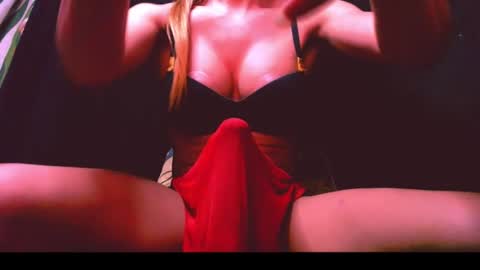 Snapshot of 11inchmistressxxlyka chatting on 4, 2, 2025 CALL ME BABY online show from 4, 2, 2025