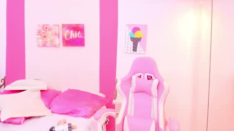 Snapshot of 15_scarlette chatting on 4, 1, 2025 Scarlette online show from 4, 1, 2025