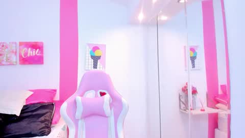 Snapshot of 15_scarlette chatting on 5, 2, 2025 Scarlette online show from 5, 2, 2025