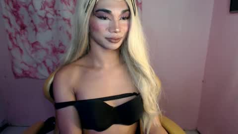 Snapshot of 18_nicole chatting on 15, 2, 2025 barbie online show from 15, 2, 2025