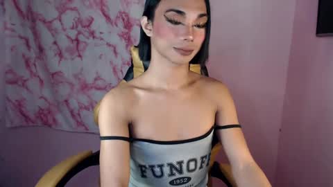 Snapshot of 18_nicole chatting on 18, 2, 2025 barbie online show from 18, 2, 2025