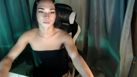 Snapshot of 18_nicole chatting on 6, 3, 2025 barbie online show from 6, 3, 2025