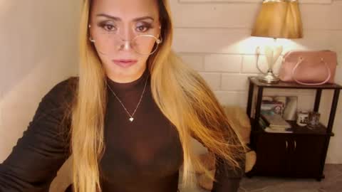 Snapshot of 1bigsurprise4you chatting on 30, 12, 2024 angel online show from 30, 12, 2024