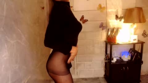 Snapshot of 1bigsurprise4you chatting on 24, 11, 2025 angel online show from 24, 11, 2025