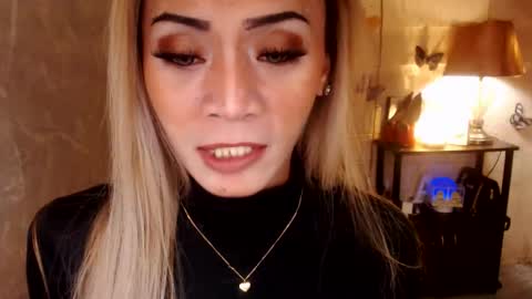 Snapshot of 1bigsurprise4you chatting on 27, 11, 2025 angel online show from 27, 11, 2025