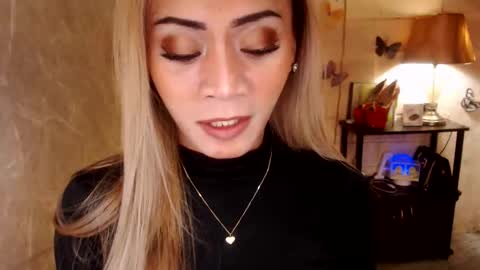 Snapshot of 1bigsurprise4you chatting on 27, 11, 2025 angel online show from 27, 11, 2025