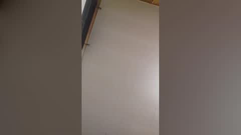 Boy In Sisters Clothes online show from 19, 12, 2025