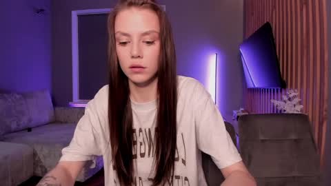 Lily 3 online show from 10, 5, 2026