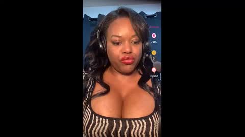 Lillycakes online show from 16, 2, 2026