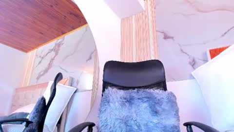 Snapshot of 1naughty_milf chatting on 15, 6, 2026 Luisa online show from 15, 6, 2026