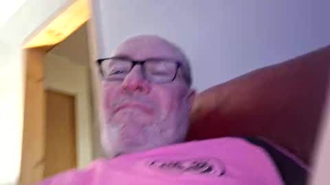 Snapshot of 211scudder chatting on 27, 10, 2025 211skoosh online show from 27, 10, 2025