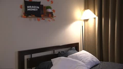 Snapshot of 2girls_1dream chatting on 24, 10, 2025 Elley online show from 24, 10, 2025