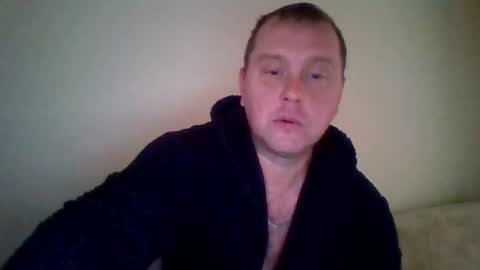 Snapshot of 2ndlipeater chatting on 12, 10, 2025 Girts online show from 12, 10, 2025