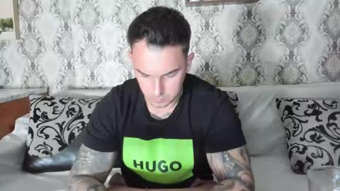 2sexymuscles online show from 6, 3, 2025