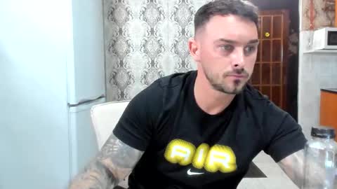 2sexymuscles online show from 11, 5, 2026