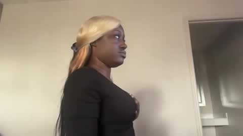 GamerBaddieLux online show from 5, 11, 2025