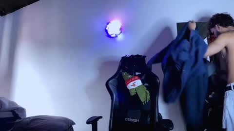 Snapshot of 3v1l_ chatting on 15, 11, 2025 E V I L online show from 15, 11, 2025