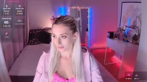 Snapshot of 7loren_wood7 chatting on 11, 9, 2025 Loren Wood online show from 11, 9, 2025