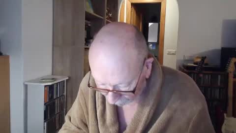  Papi  online show from 1, 3, 2025