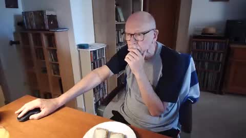 Snapshot of 7thsojourn chatting on 19, 4, 2026 Papi online show from 19, 4, 2026