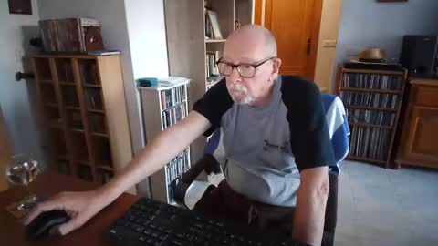 Snapshot of 7thsojourn chatting on 19, 4, 2026 Papi online show from 19, 4, 2026