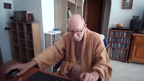 Snapshot of 7thsojourn chatting on 30, 4, 2026 Papi online show from 30, 4, 2026