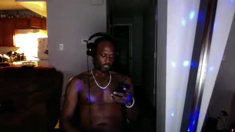 Snapshot of 8double1trouble6 chatting on 11, 10, 2025 NoFaceNoCase online show from 11, 10, 2025