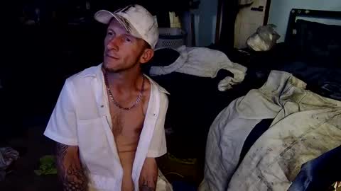 Snapshot of 9_25 chatting on 13, 10, 2025 8over6 online show from 13, 10, 2025