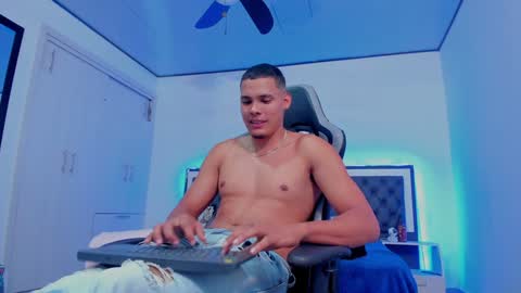 Snapshot of _0324 chatting on 1, 1, 2025 rick online show from 1, 1, 2025