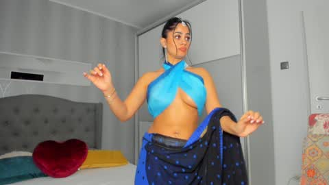 Adelle online show from 25, 1, 2025