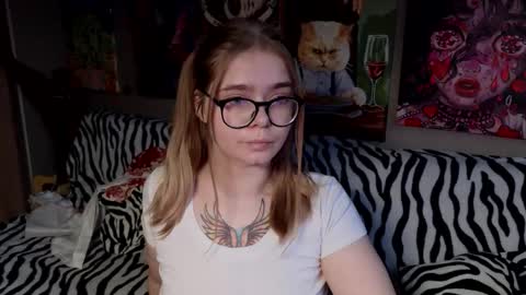 Snapshot of _adrenalinee_ chatting on 26, 11, 2025 KENDALL NATHANRYAN LUCY online show from 26, 11, 2025