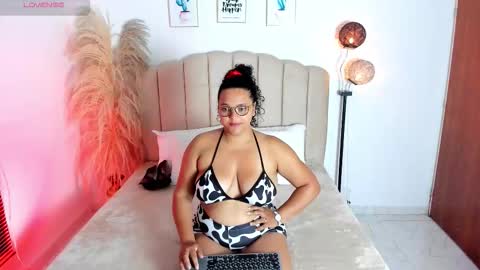 Snapshot of _aithanaa_ chatting on 24, 11, 2025 _aithanaa_ online show from 24, 11, 2025