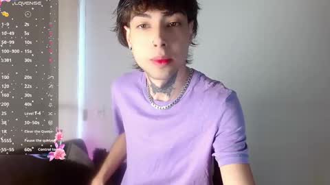 Snapshot of _alexblunt_ chatting on 1, 1, 2025 _alexblunt_ online show from 1, 1, 2025