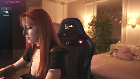 Snapshot of _alice_meyss_ chatting on 20, 11, 2025 _alice_meyss_ online show from 20, 11, 2025