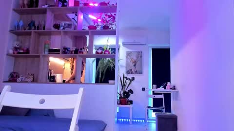 Mia online show from 27, 9, 2025