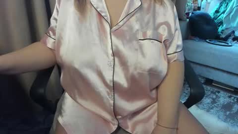 Snapshot of _alyssia_ chatting on 8, 11, 2025 lisa online show from 8, 11, 2025