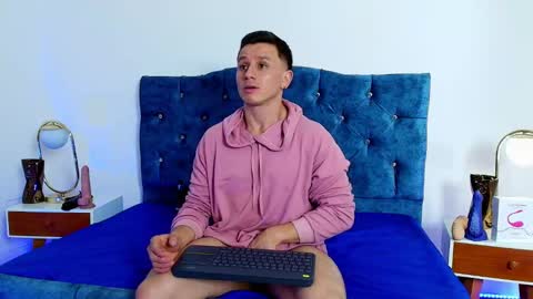 Snapshot of _andrewfalcon2 chatting on 4, 2, 2025 _andrewfalcon2 online show from 4, 2, 2025