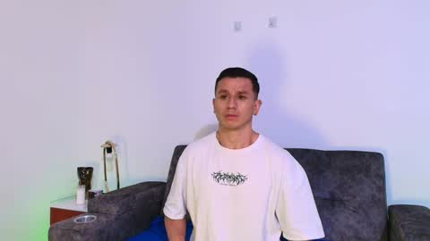 Snapshot of _andrewfalcon2 chatting on 25, 9, 2025 _andrewfalcon2 online show from 25, 9, 2025