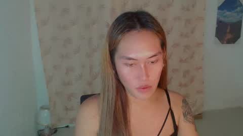 Snapshot of _angelari_ chatting on 5, 12, 2024 Pearl online show from 5, 12, 2024