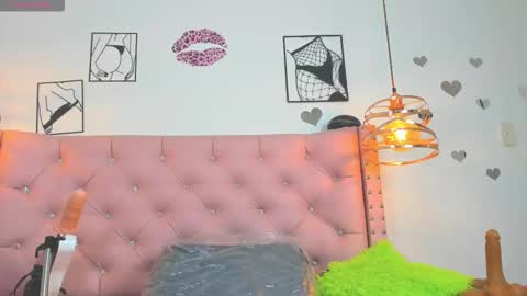 Snapshot of _antonella_11 chatting on 3, 11, 2025 _antonella_11 online show from 3, 11, 2025