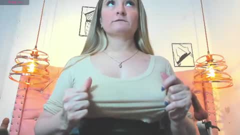 _antonella_11 online show from 10, 6, 2026