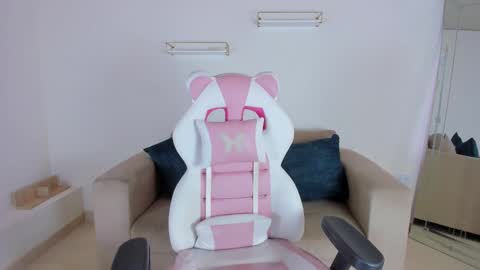Snapshot of _april_smith_ chatting on 6, 10, 2025 online show from 6, 10, 2025