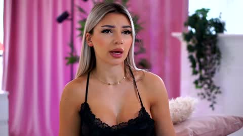 Snapshot of _arielle chatting on 23, 12, 2024 Arielle online show from 23, 12, 2024