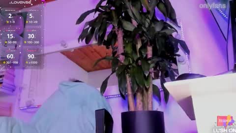 Snapshot of _asscutebig_ chatting on 7, 10, 2025 fer online show from 7, 10, 2025