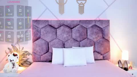 _aurora_collins_ online show from 4, 2, 2026