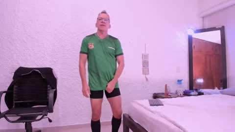 Snapshot of _axelking_ chatting on 1, 12, 2025 _axelking_ online show from 1, 12, 2025