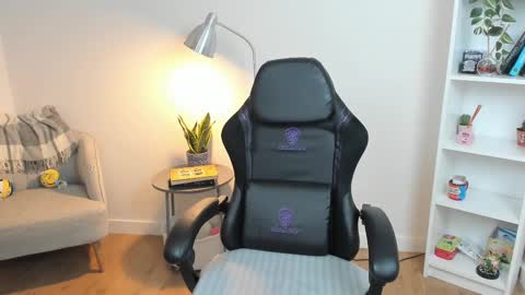 Bella Evans online show from 26, 2, 2025