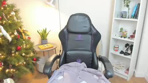 Snapshot of _bellaevans_ chatting on 18, 12, 2025 Bella Evans online show from 18, 12, 2025