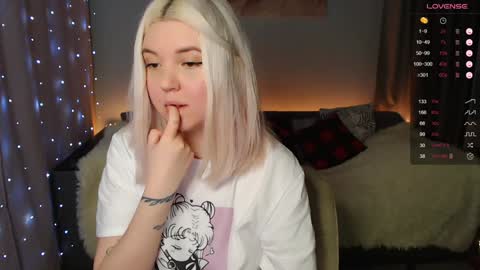 Snapshot of _blonde_barbie_ chatting on 12, 12, 2024 Elizabeth online show from 12, 12, 2024