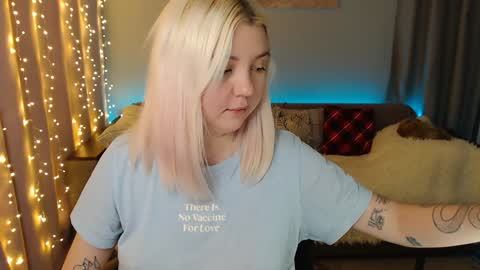 Snapshot of _blonde_barbie_ chatting on 18, 12, 2024 Elizabeth online show from 18, 12, 2024